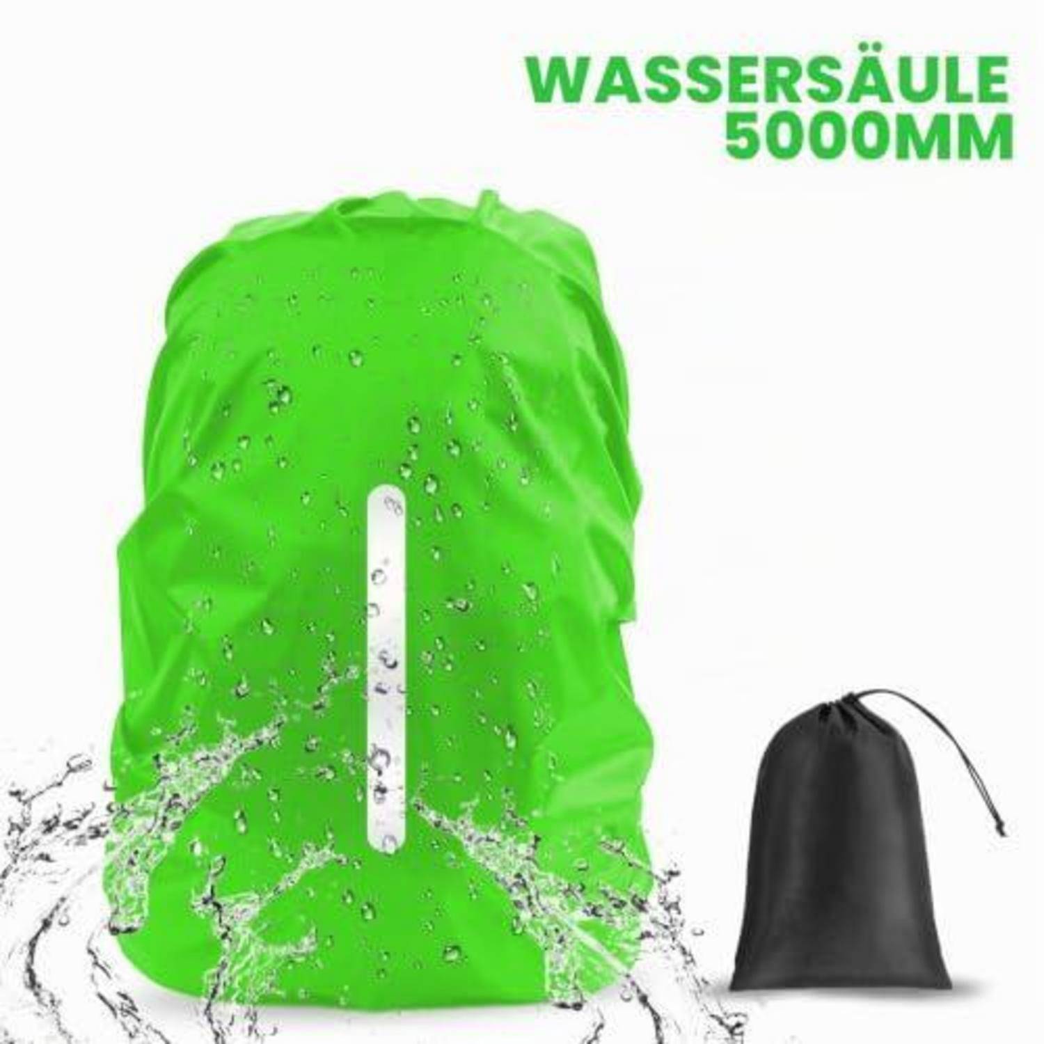 Grüne wasserdichte Rucksackabdeckung mit Wasser, das abprallt, mit der Aufschrift „WASSERSÄULE 5000MM", neben einem schwarzen Tunnelzugbeutel zur Aufbewahrung.