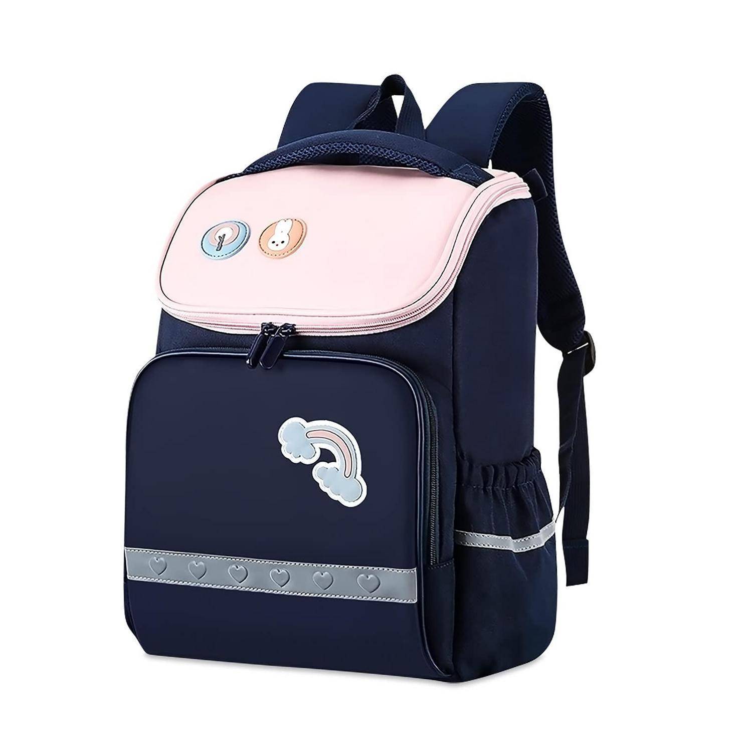 Dunkelblauer Kinderrucksack mit rosa Klappe, Cartoon-Patches, Vordertasche und gepolsterten Schultergurten.