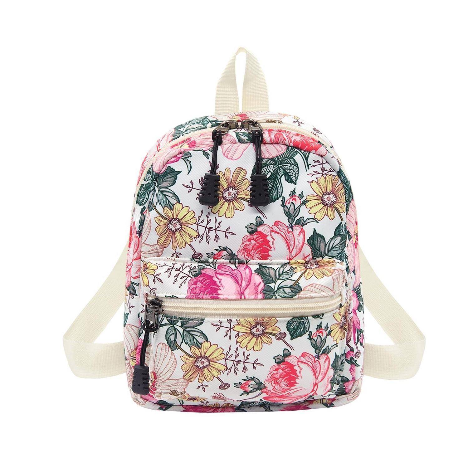 Floralbedruckter Mini-Rucksack mit cremefarbenen Riemen, Frontreißverschlusstasche und Griffel auf weißem Hintergrund.