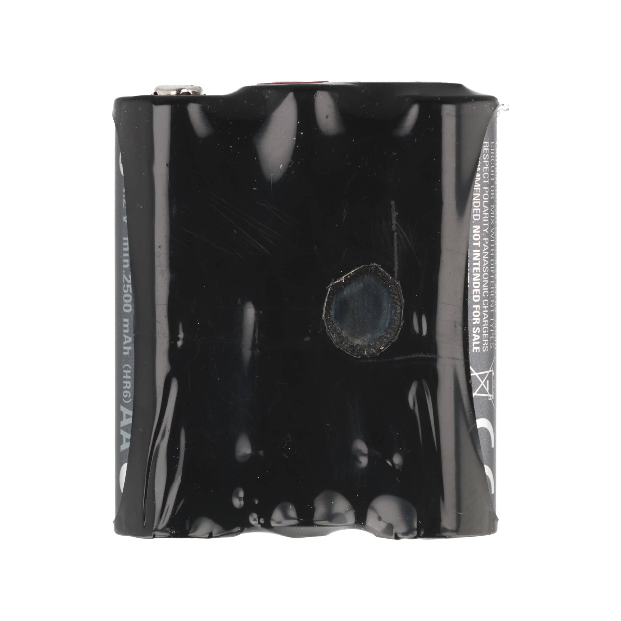 Schwarze, schrumpfverpackte wiederaufladbare Batterie mit sichtbaren Seitenetiketten und einer beschädigten/abgelösten Stelle in der Mitte.