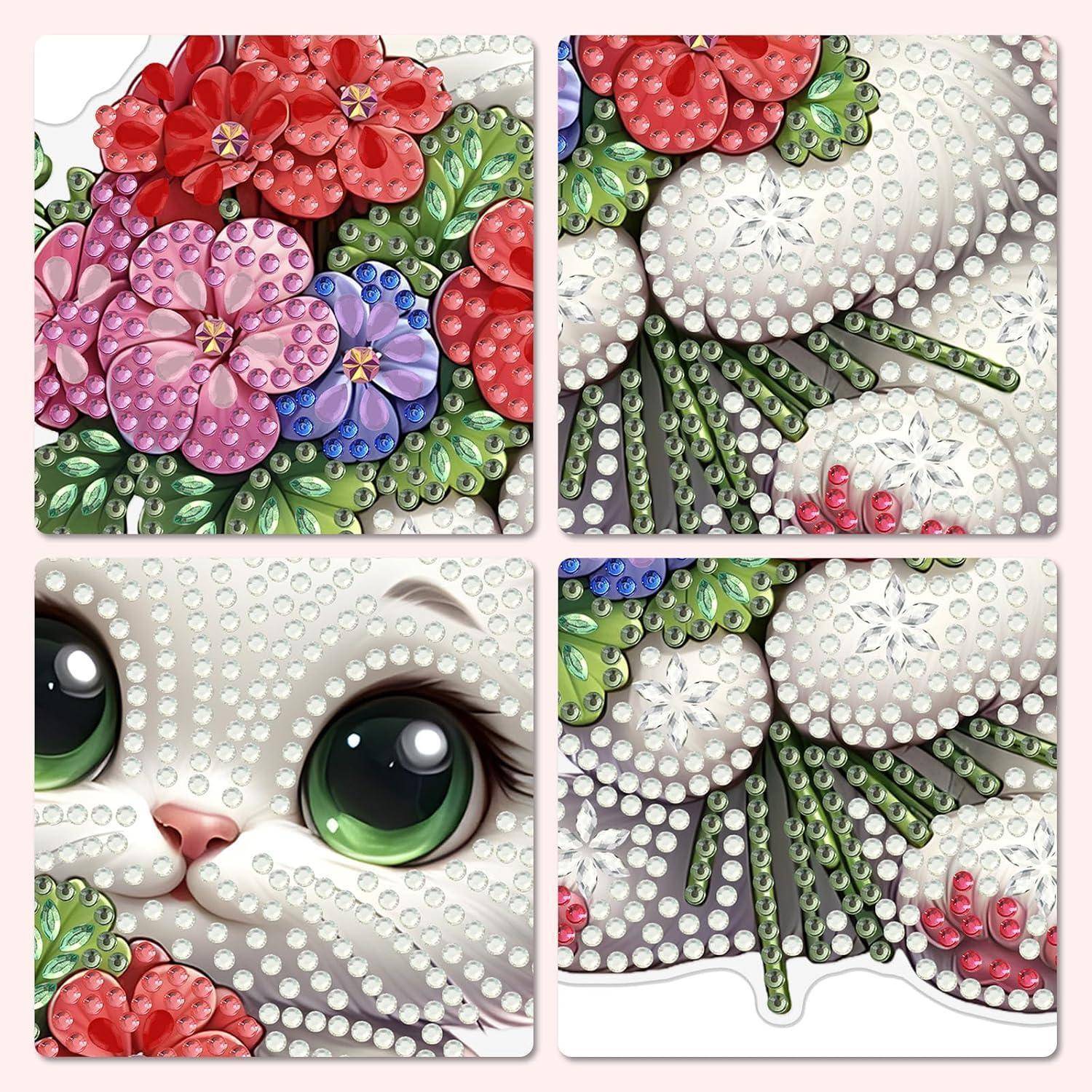Vierteiliges Collagenbild von funkelnden Perlenkunstwerk: Blumen und grüne Blätter, plus eine Nahaufnahme eines weißen Katzengesichts mit großen grünen Augen.