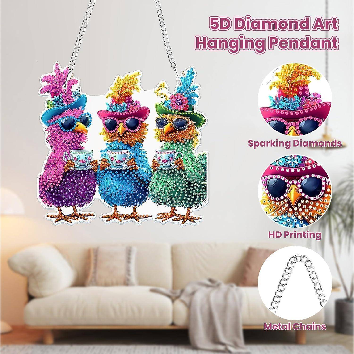 Werbebild von drei farbenfrohen 5D-Diamant-Kunstanhängervögeln mit Metallketten, gekennzeichnet mit „Sparkling Diamonds