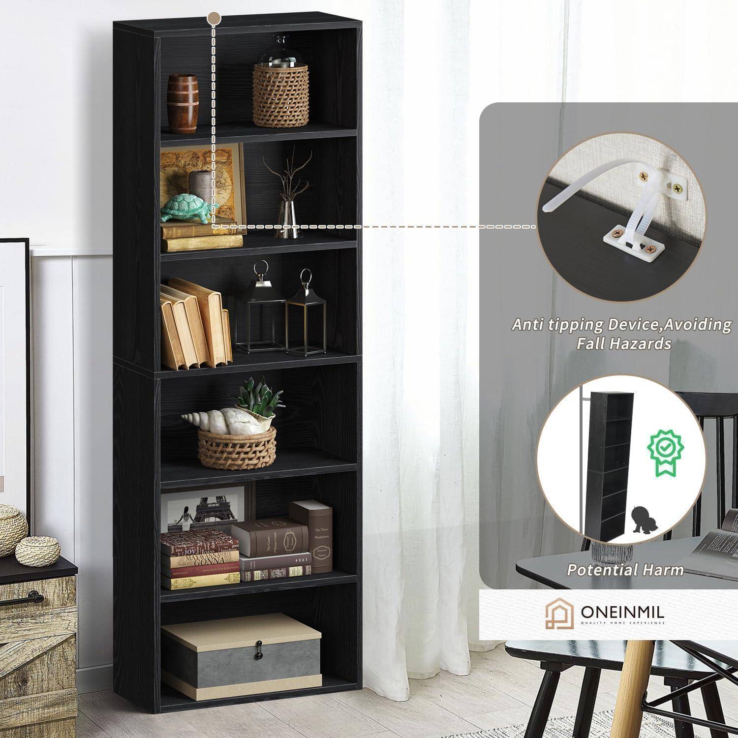 Hohes schwarzes Bücherregal in einem Zimmer, dargestellt mit einer hervorgehobenen Kippsicherung zur Wandbefestigung in einer Detailansicht, um Sturzgefahren zu vermeiden.