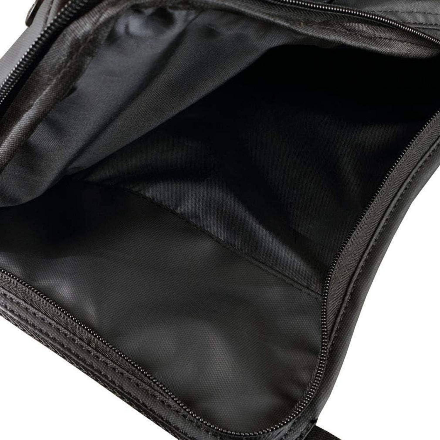 Offene schwarze Reißverschlusstasche oder Beutel, leer dargestellt vor weißem Hintergrund, mit sichtbarem Innenverkleidung.