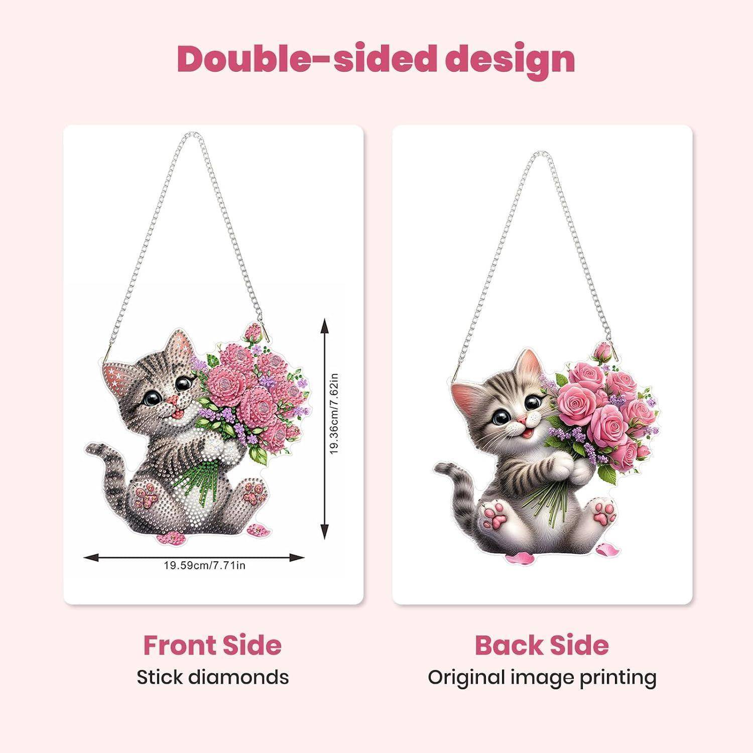 Vergleichsgrafik eines hängenden Katzenbluemen-Ornaments, das die Vorderseite mit Stab-Diamanten und die Rückseite mit originalem Bilddruck zeigt, mit den Abmessungen 19,59 cm mal 19,5 cm.
