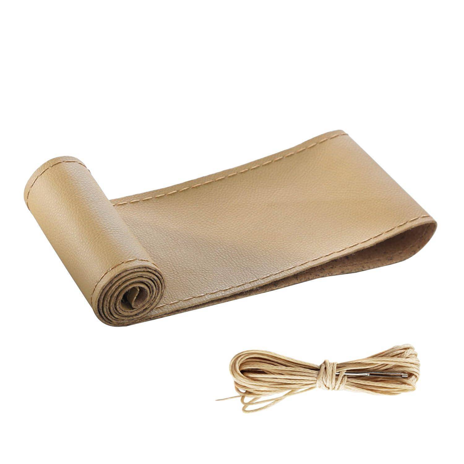Beige Lederriemen mit separatem Bündel aus Schnurbindegarn auf weißem Hintergrund.