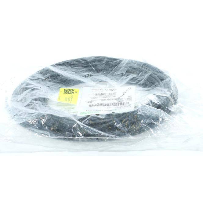 Aufgerolltes schwarzes Kabel, das in durchsichtiges Kunststoff gewickelt ist, mit einem Produktetikett und Barcode auf weißem Hintergrund.