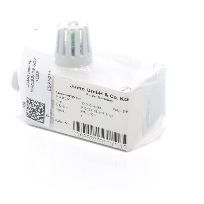 Kunststoffverpackter Jumo GmbH & Co. KG Industriesensor oder Messfühler mit Barcode und Produktetikett auf weißem Hintergrund.
