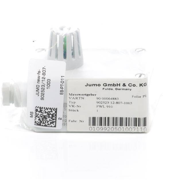 Kunststoff-Industriesensorkomponente mit Etiketten von Jumo GmbH & Co. KG und einem Barcode, gezeigt auf weißem Hintergrund.