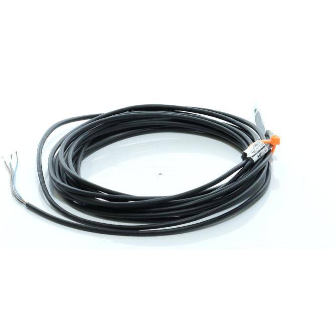 Aufgerolltes schwarzes Kabel mit abisolierten Drahtenden und einem Stecker auf weißem Hintergrund.