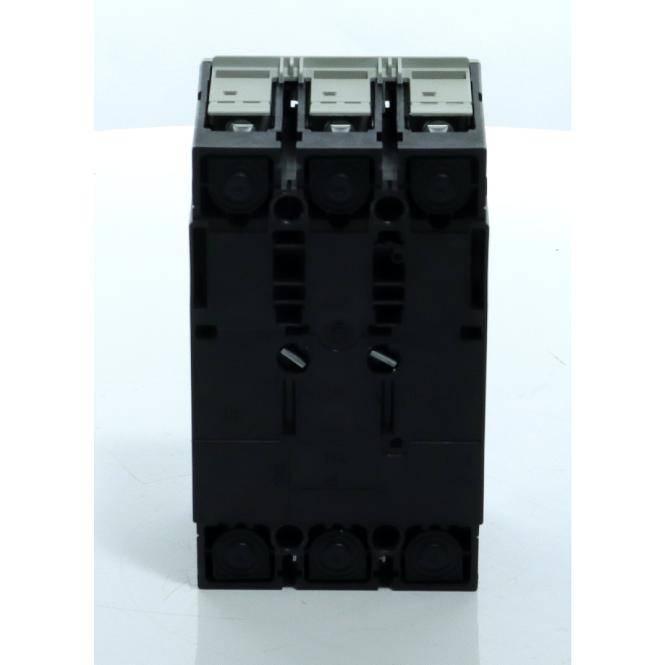 Ein schwarzes elektrisches Schaltschutz- oder Schalterkomponenten-Element, frontal auf weißem Hintergrund dargestellt.