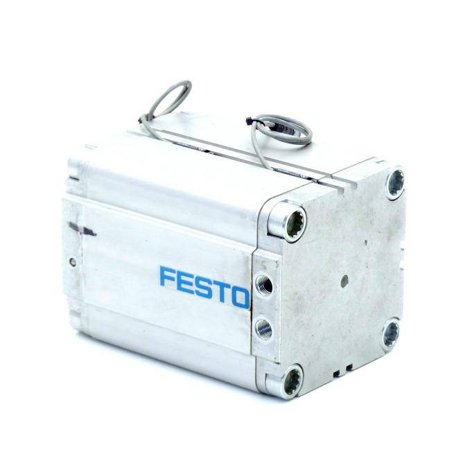 Metallischer FESTO Pneumatikaktuator mit zwei Schleifen-Drähten oben, gezeigt auf weißem Hintergrund.