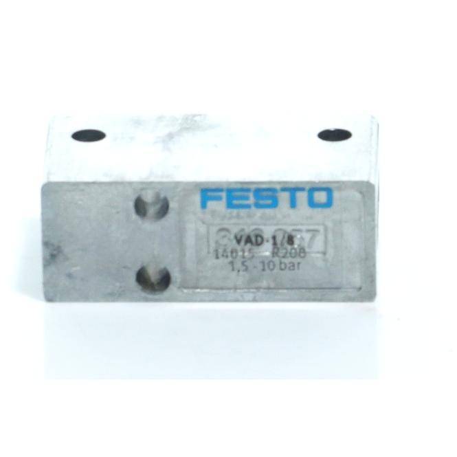 Nahaufnahme einer Festo-Metallkomponente für die Industrie mit der Bezeichnung „FESTO