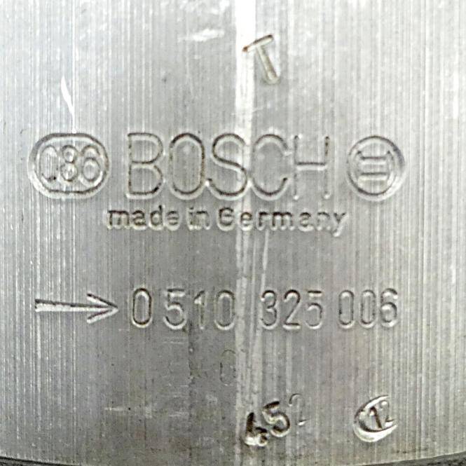 Nahaufnahme einer Bosch-Metalloberfläche mit dem Stempel „Made in Germany