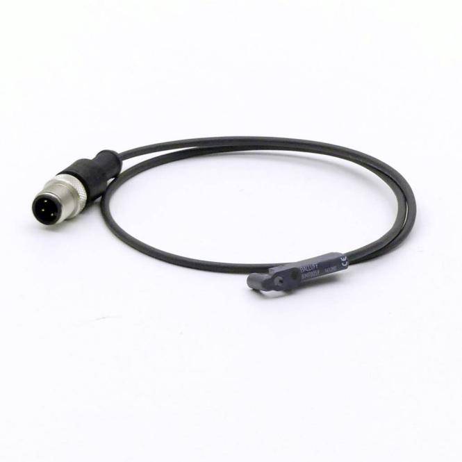 Schwarzes Kabel mit einem kreisförmigen Metallstecker an einem Ende und einem kleinen Stecker am anderen Ende, aufgerollt auf weißem Hintergrund dargestellt.