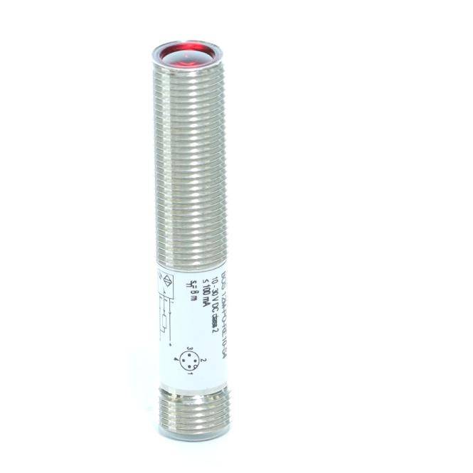 Zylindrischer Metallsensor mit Gewindelochs und roten Indikatorlinse, dargestellt vor weißem Hintergrund.