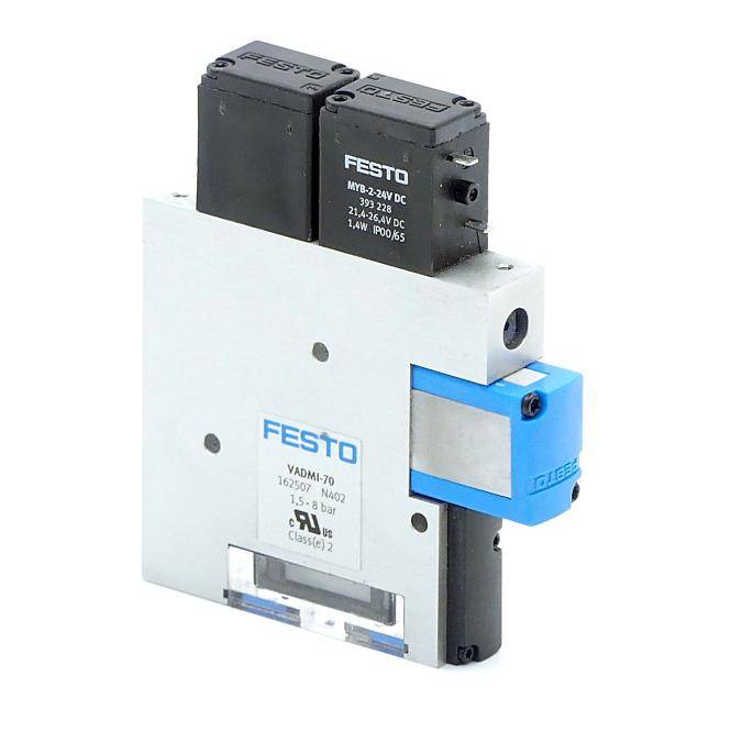 Festo Industrialsolenoidentil mit blauem Betätiger und zwei schwarzen Relaiseinheiten oben, gezeigt auf weißem Hintergrund.