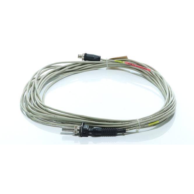 Aufgerolltes graues Kabel mit Steckverbindern an beiden Enden, gezeigt auf weißem Hintergrund.