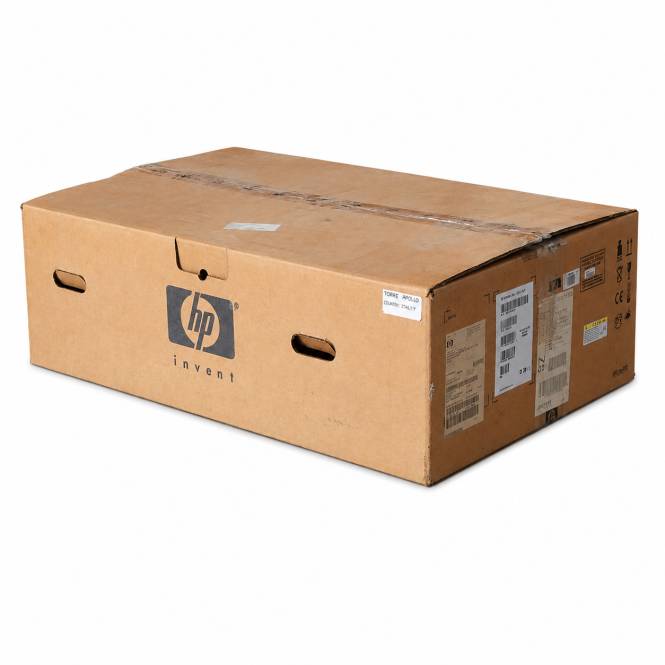 HP Invent Kartonversandbox mit Etiketten und Griffaussparungen, gezeigt auf weißem Hintergrund.