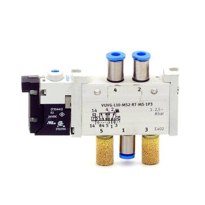 Pneumatisches Solenoidventil-Bauteil mit gekennzeichneten Anschlüssen und blauen Verschraubungen, dargestellt auf weißem Hintergrund.