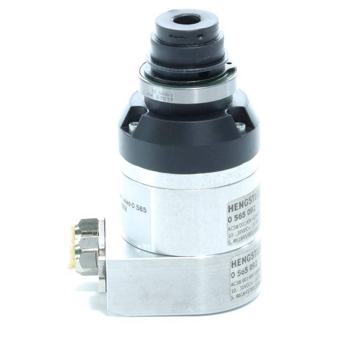 Metallische Automotivsensor- oder Ventilkomponente mit schwarzer Kappe oben und seitlichem elektrischen Stecker auf weißem Hintergrund.