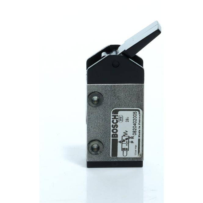 Ein industrieller mechanischer Schalter oder ein Ventil von Bosch mit einem Hebelaktuator, aufrecht auf weißem Hintergrund dargestellt.