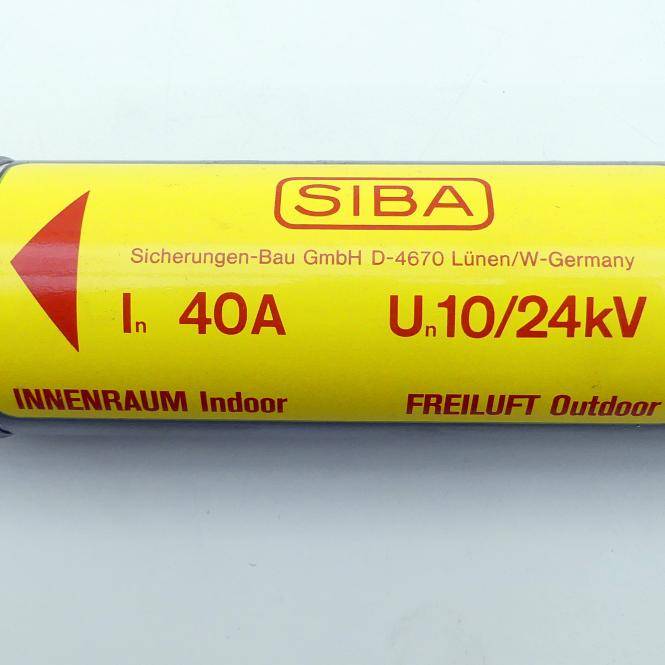 Gelbe SIBA-Elektrosicherung mit der Bezeichnung In 40A und Un 10/24kV, gekennzeichnet für Innen- und Außenverwendung.