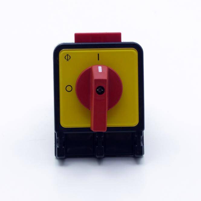 Nahaufnahme eines roten Drehschalters für Elektrizität auf einer gelben Abdeckplatte, mit Ein-/Aus-Symbolen und einem schwarzen Gehäuse.