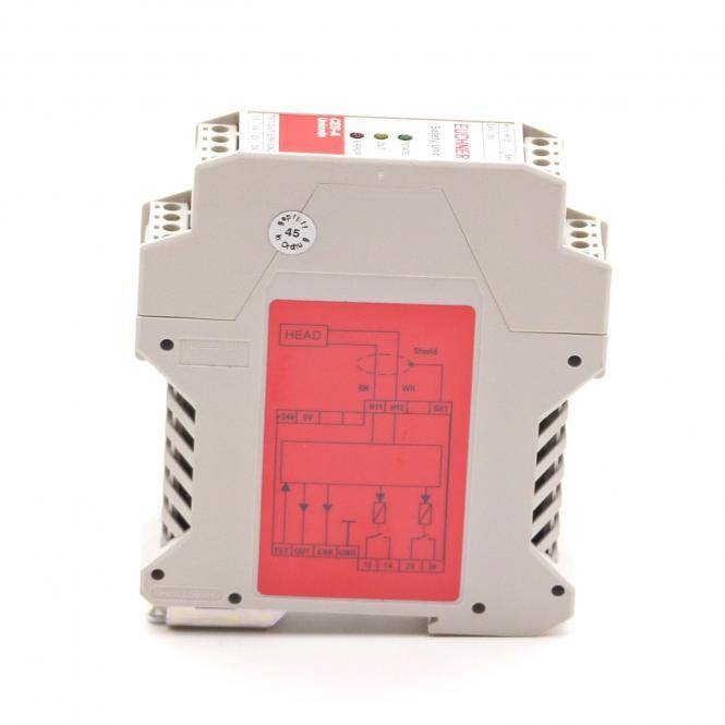 Graues Elektrosteuermodul mit einem roten Schaltplan auf der Vorderseite, dargestellt vor weißem Hintergrund.