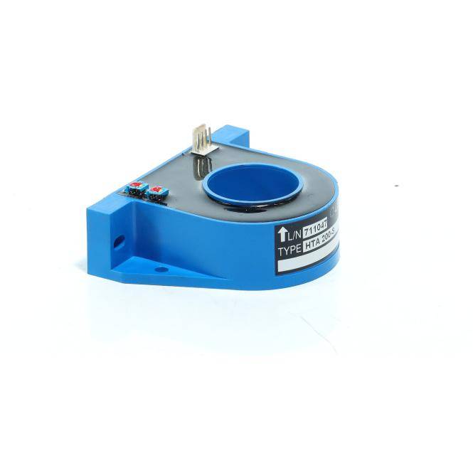 Blauer elektrischer Sensor mit kreisförmiger Öffnung, Metallstecker und Etikett 