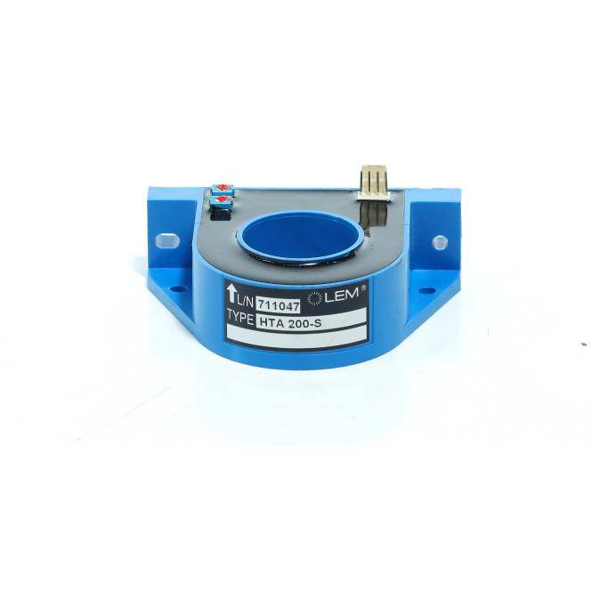 Blauer LEM HTA 200-S Stromsensormodul mit zentraler kreisförmiger Öffnung und Befestigungswinkeln auf weißem Hintergrund.