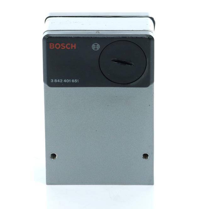 BOSCH Automobilmodul mit schwarzem Bedienfeld, rundem Drehknopf und silbernem Metallgehäuse auf weißem Hintergrund.