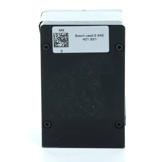 Schwarzes Bosch-Elektronikmodul mit weißem Etikett und QR-Code, das die Teilenummer „Bosch used-3 B42 401 651