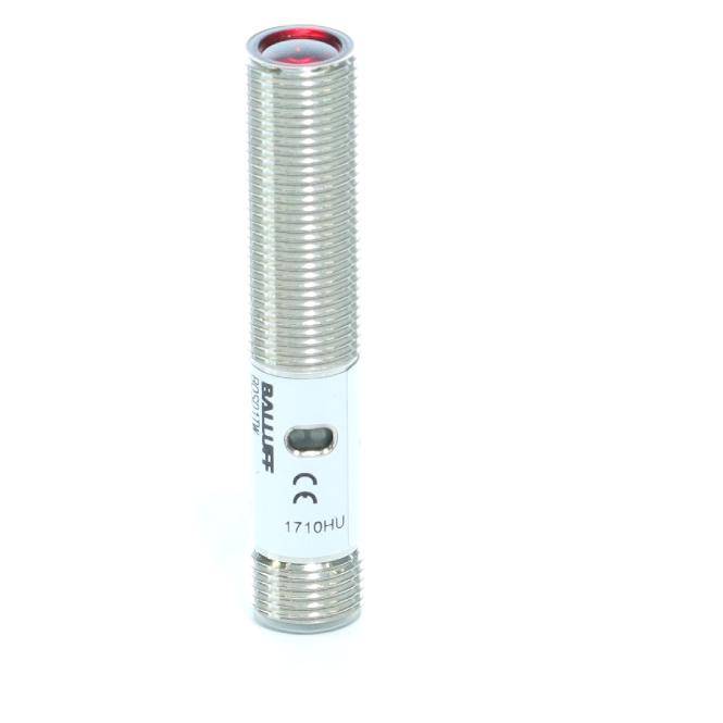 Zylindrischer Metallsensor mit Gewinde-Enden und rotem Anzeigelinsenfenster, gekennzeichnet mit 'BALLUFF' und '1710HU', freigestellt auf weißem Hintergrund.