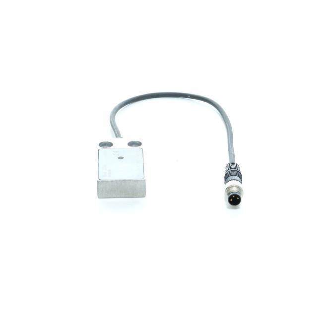 Kleiner Metallsensor oder Schalter mit einem kurzen Kabel und rundem Stecker auf weißem Hintergrund.
