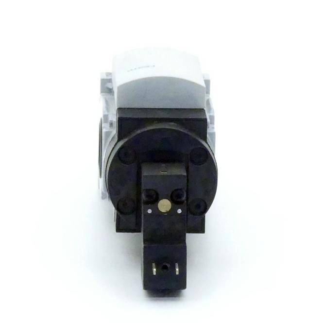 Vorderansicht eines kleinen schwarz-grauen mechanischen Bauteils oder Geräteteils, zentriert auf weißem Hintergrund.