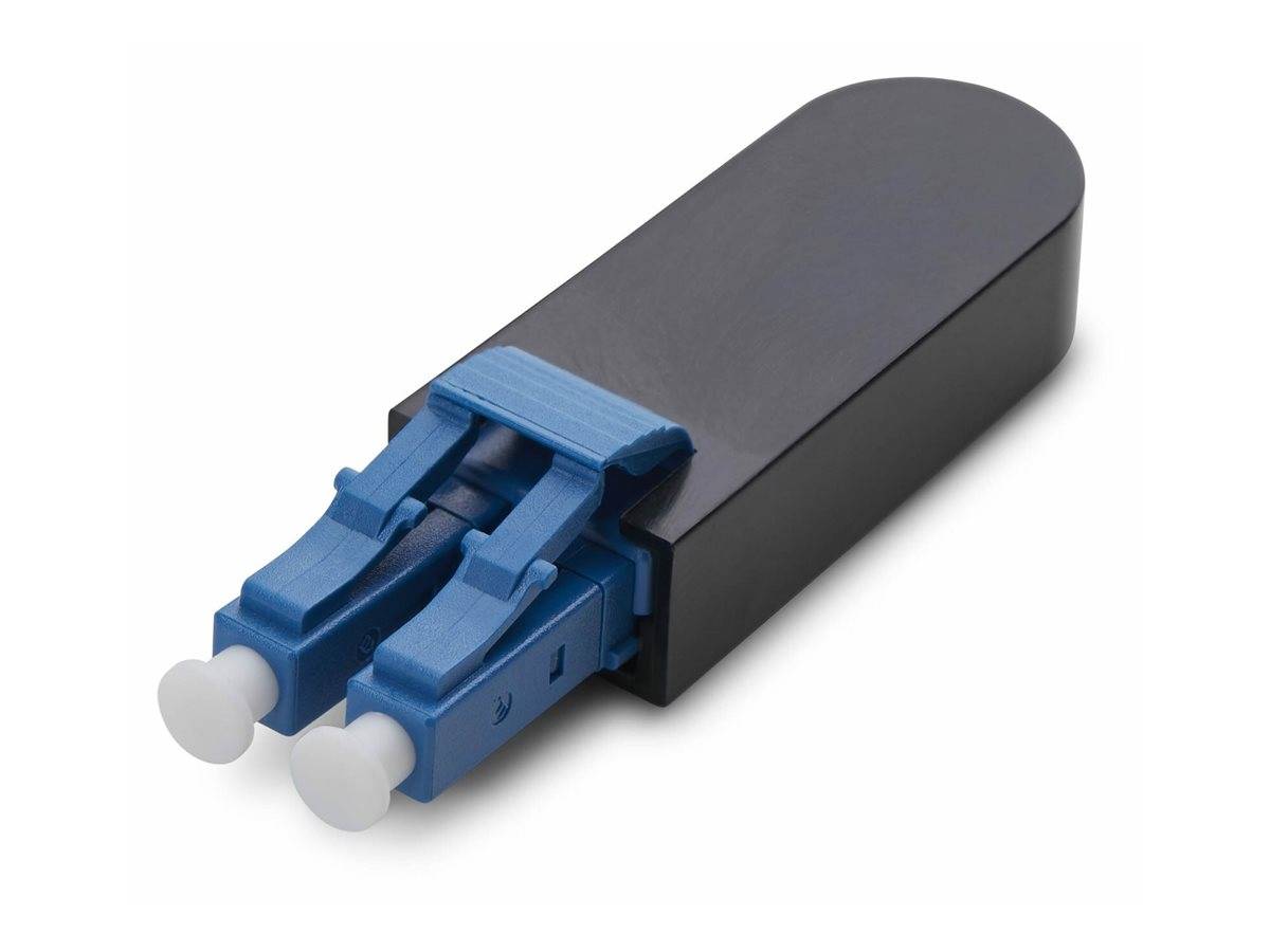 Blauer Lichtwellenleiterstecker-Schutzkappe auf einem schwarzen rechteckigen Stecker, in Nahaufnahme auf weißem Hintergrund dargestellt.