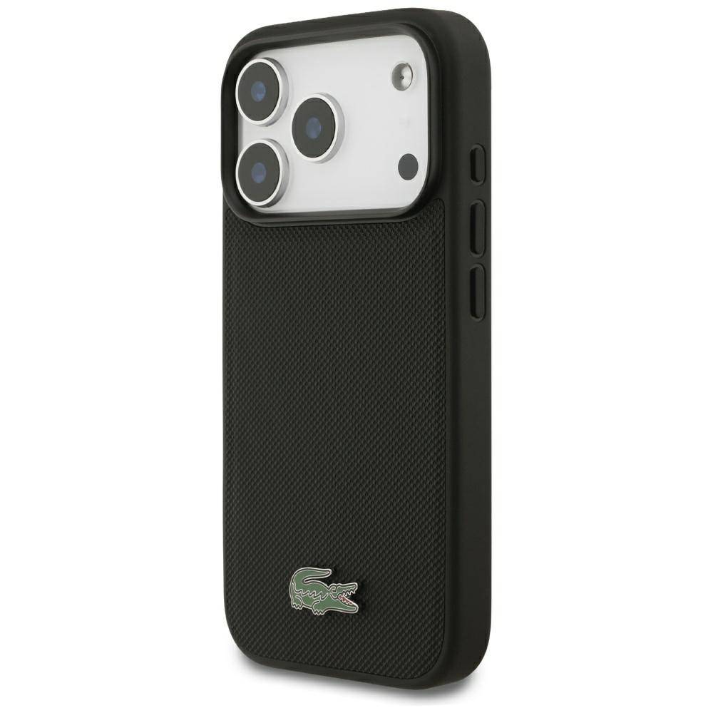 Schwarze strukturierte iPhone-Hülle mit erhöhtem Kameraausschnitt, seitlichen Tastaturabdeckungen und kleinem grünem Krokodillogo in der Nähe des unteren Endes.