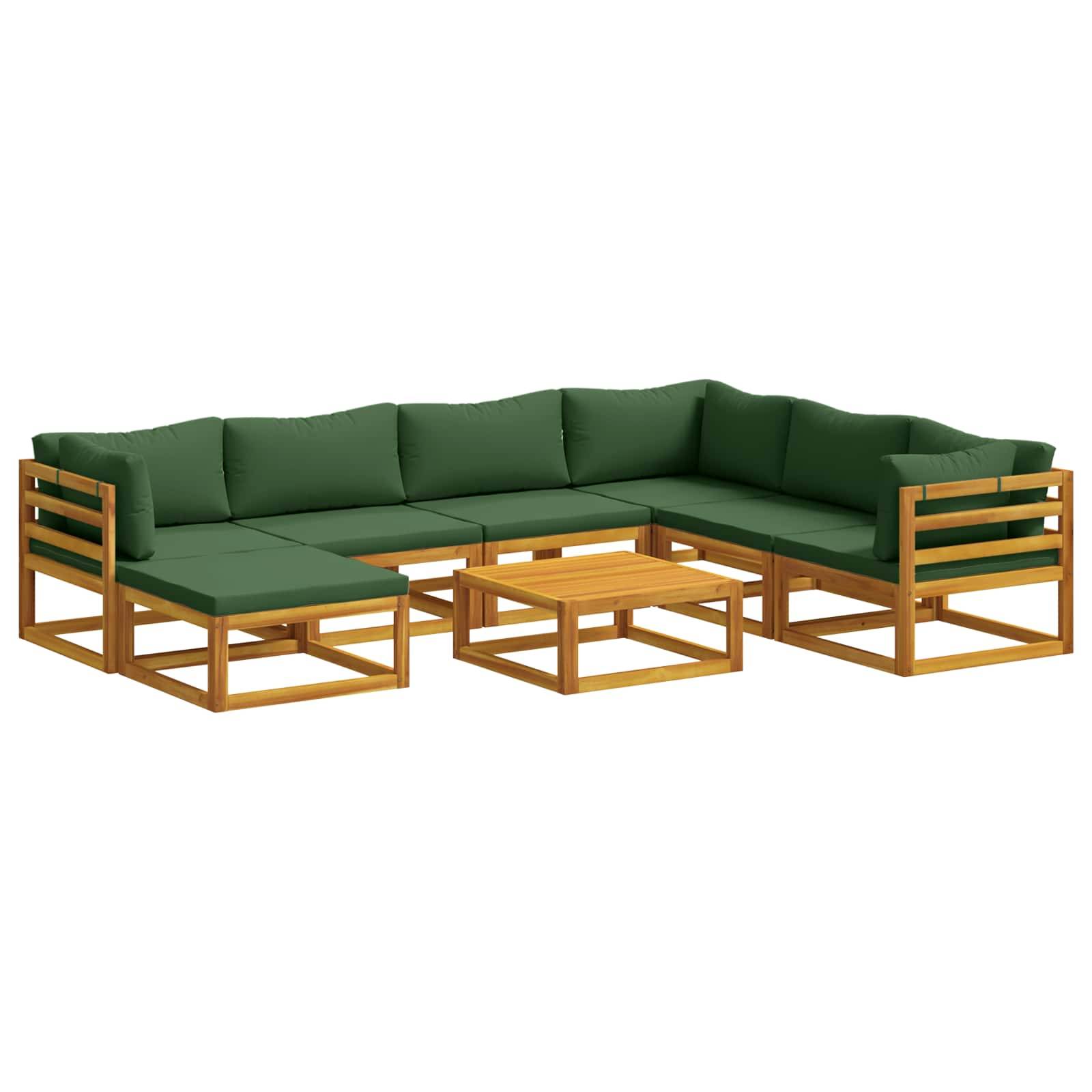 Grünes gepolstertes L-förmiges Gartensektionssofa aus Holz mit passendem Couchtisch auf weißem Hintergrund.