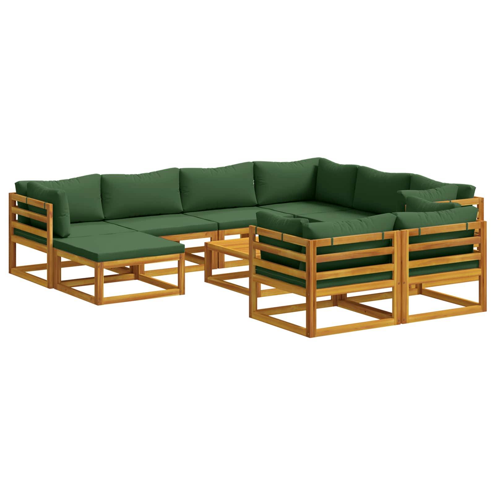 Grünes gepolstertes modulares Ecksofa mit hellem Holzrahmen, in L-Form auf weißem Hintergrund angeordnet.