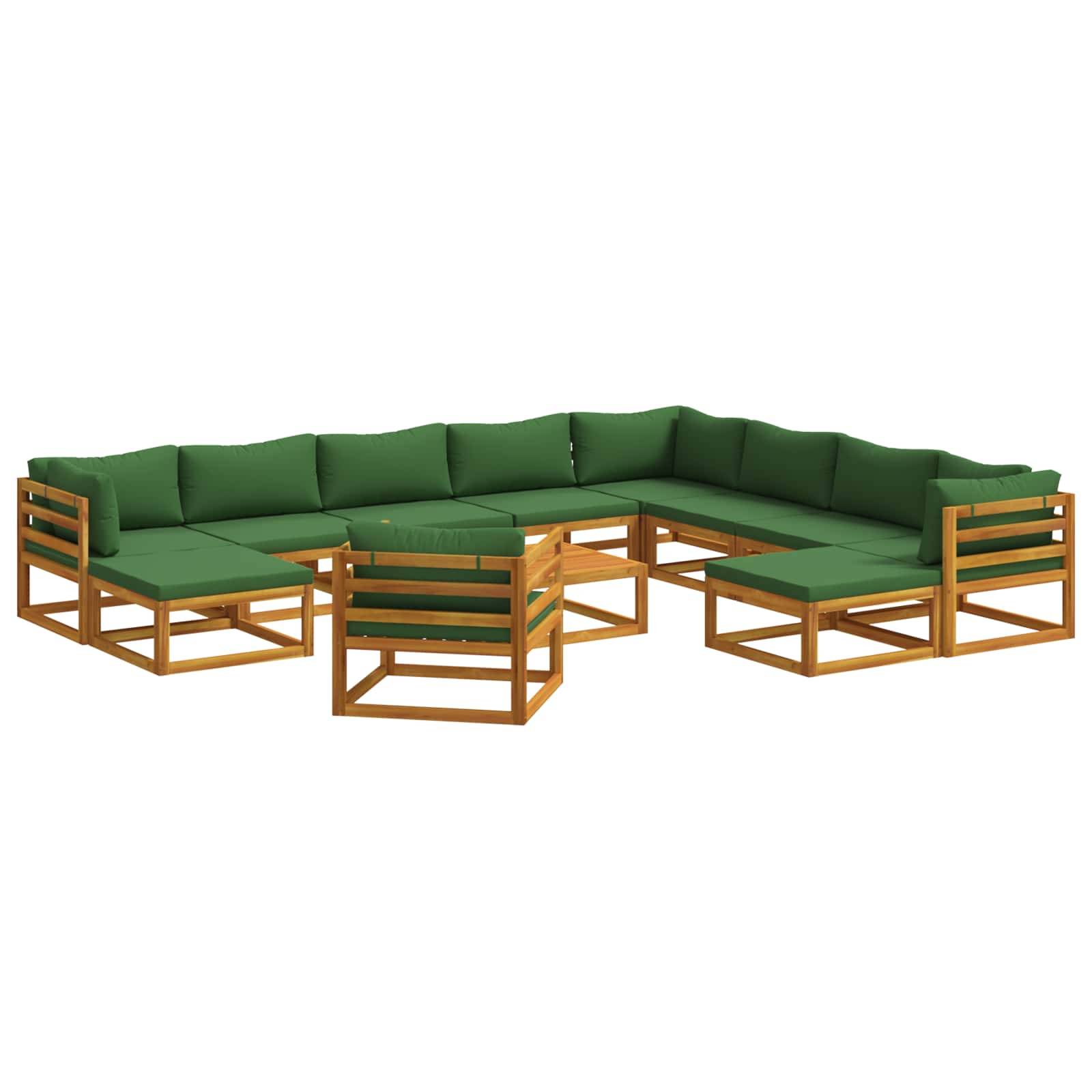 Grünes L-förmiges Outdoor-Lounge-Sofa mit Holzrahmen und passenden Kissen auf weißem Hintergrund.