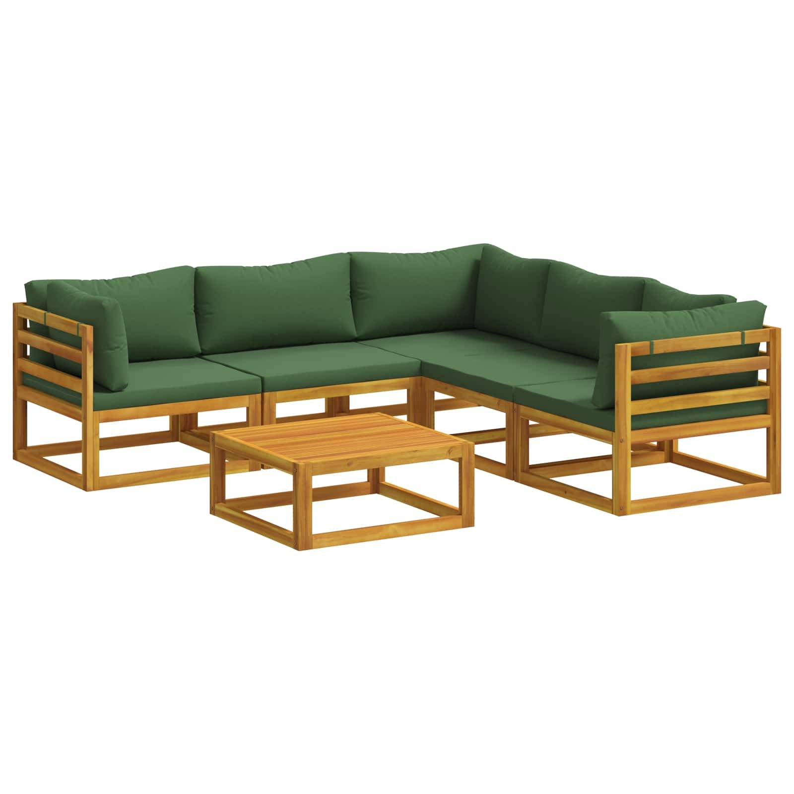 L-förmiges Gartensofaset mit grünen Kissen und einem passenden Holz-Couchtisch auf weißem Hintergrund.