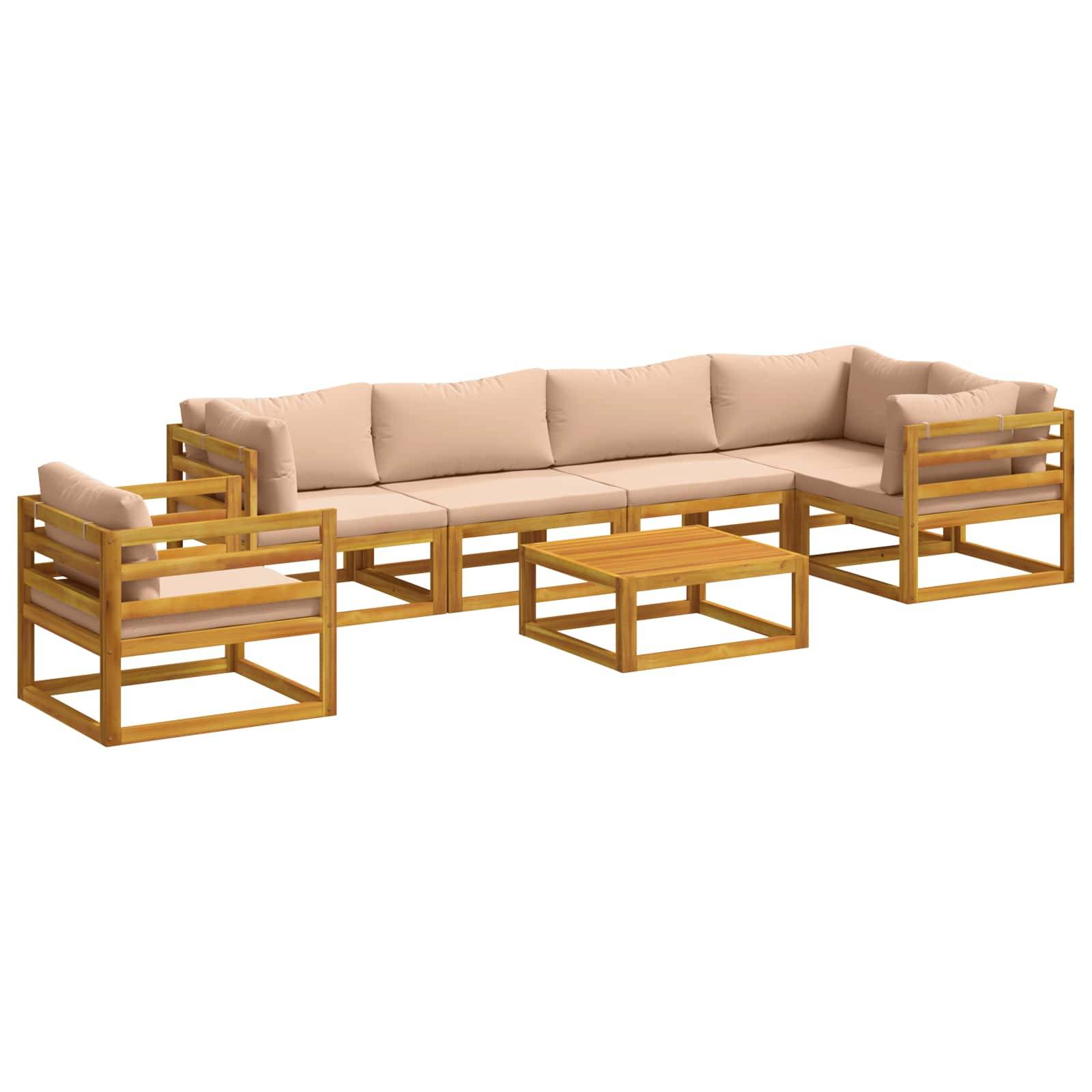 Outdoor-Loungeset mit beige Polstern, zwei Sesseln und passendem Holz-Couchtisch auf weißem Hintergrund.