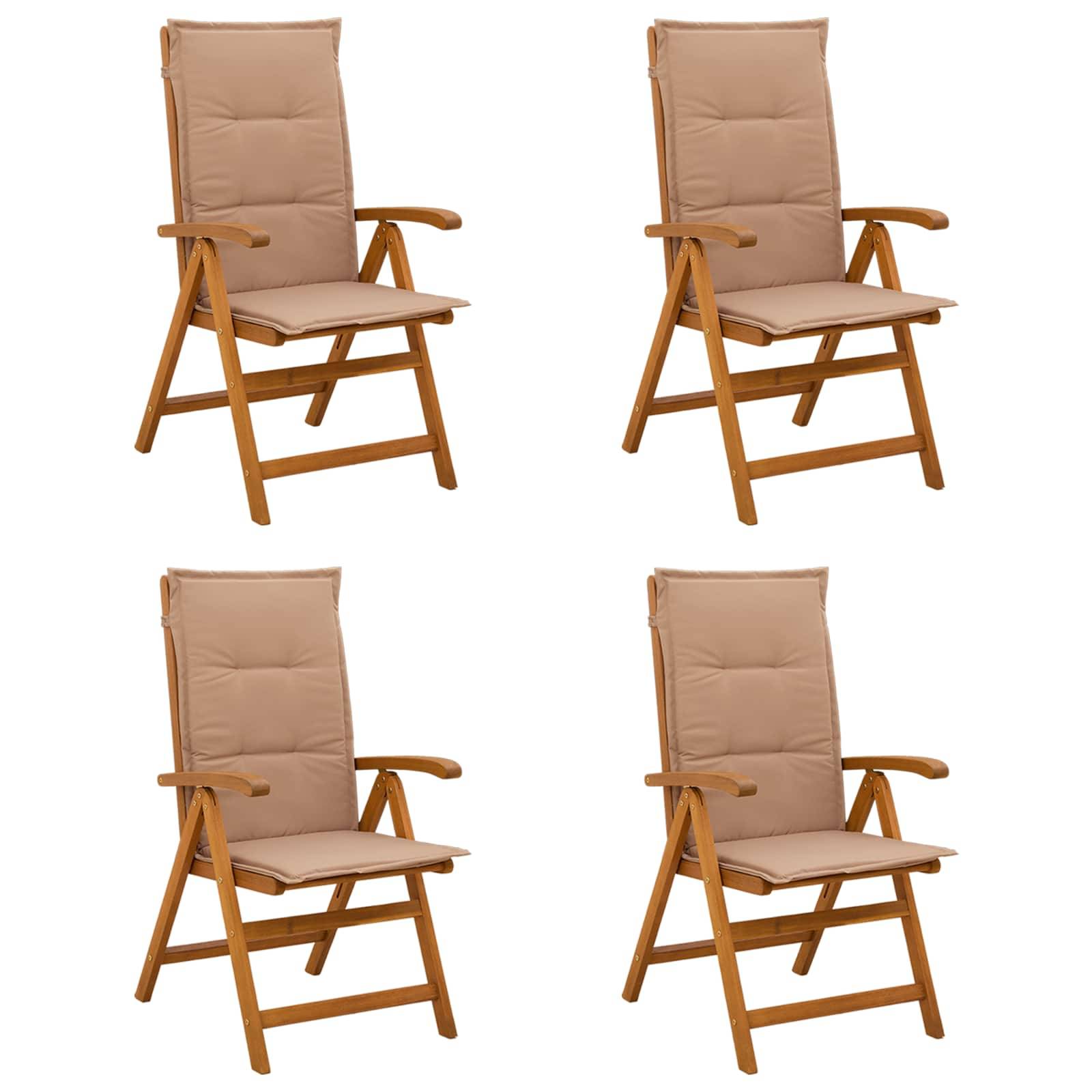 Vier beige gepolsterte hölzerne Klappstühle auf weißem Hintergrund, in einem 2x2-Raster angeordnet.