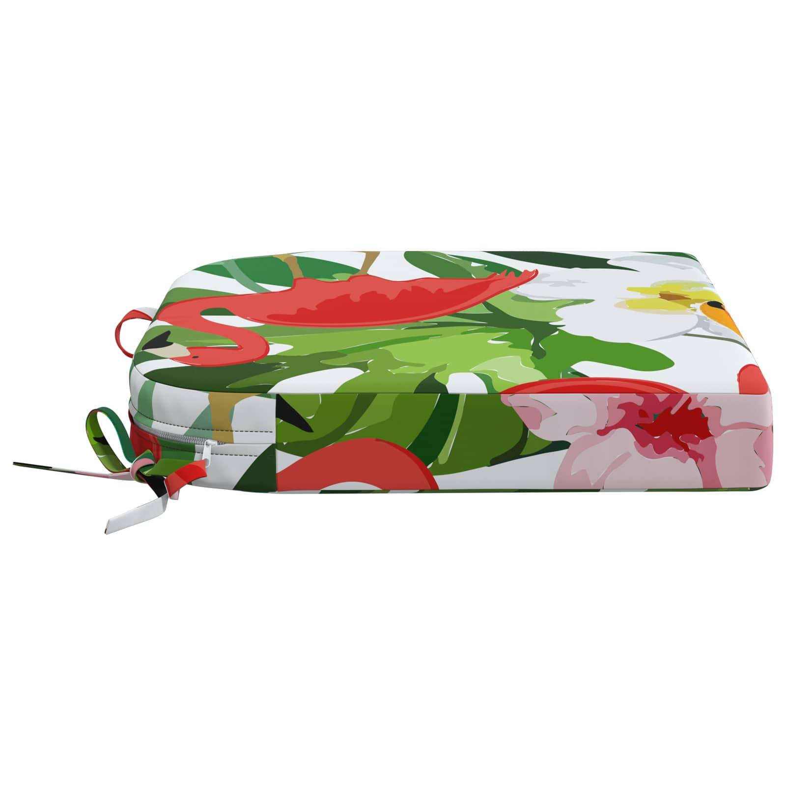 Sitzkissen oder Kissen mit Blumenmuster und Reißverschluss in Rot, Grün und Weiß mit Blüten auf weißem Grund.