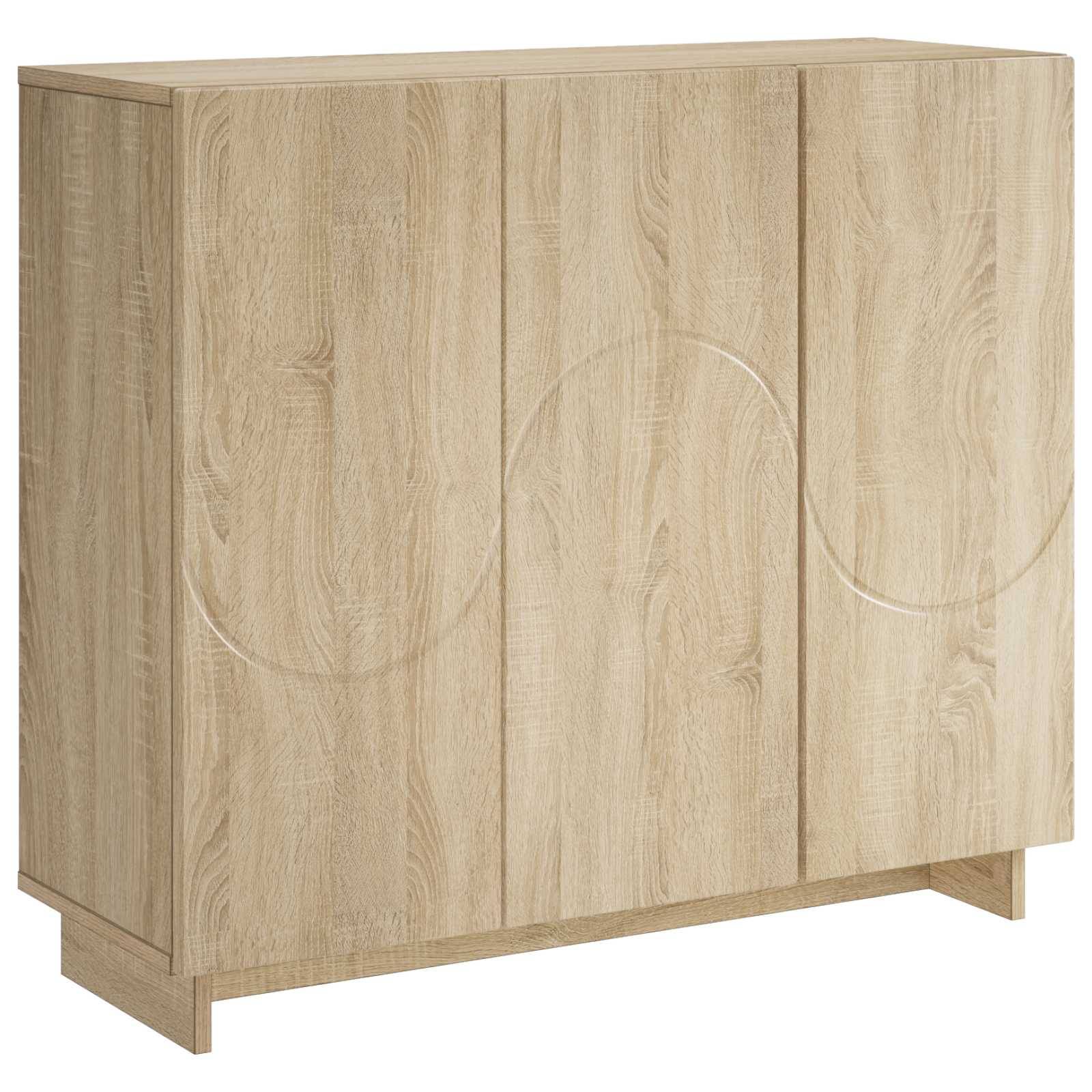 Helles Holzschrank mit drei Türen, geschwungenen geschnitzten Fronten und kurzen Füßen, isoliert auf weißem Hintergrund dargestellt.
