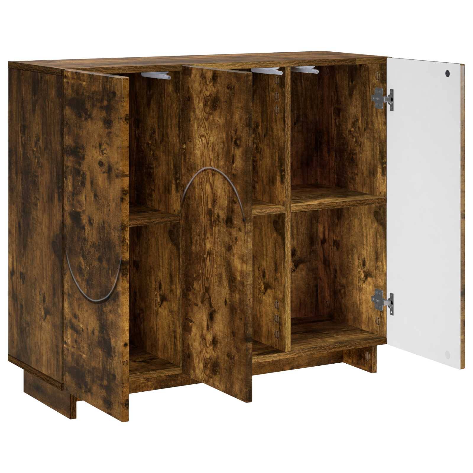 Offener hölzerner Schrank mit mehreren Fächern und einer weißen Tür, zeigt Innenregale und Scharnierdesign.
