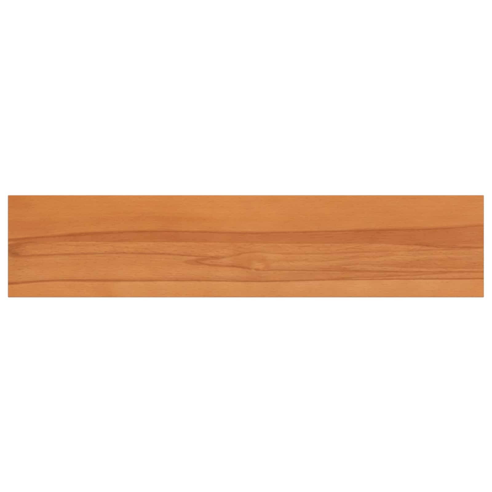 Horizontales Holzbrett mit hellem Braunton und Maserung auf weißem Hintergrund.
