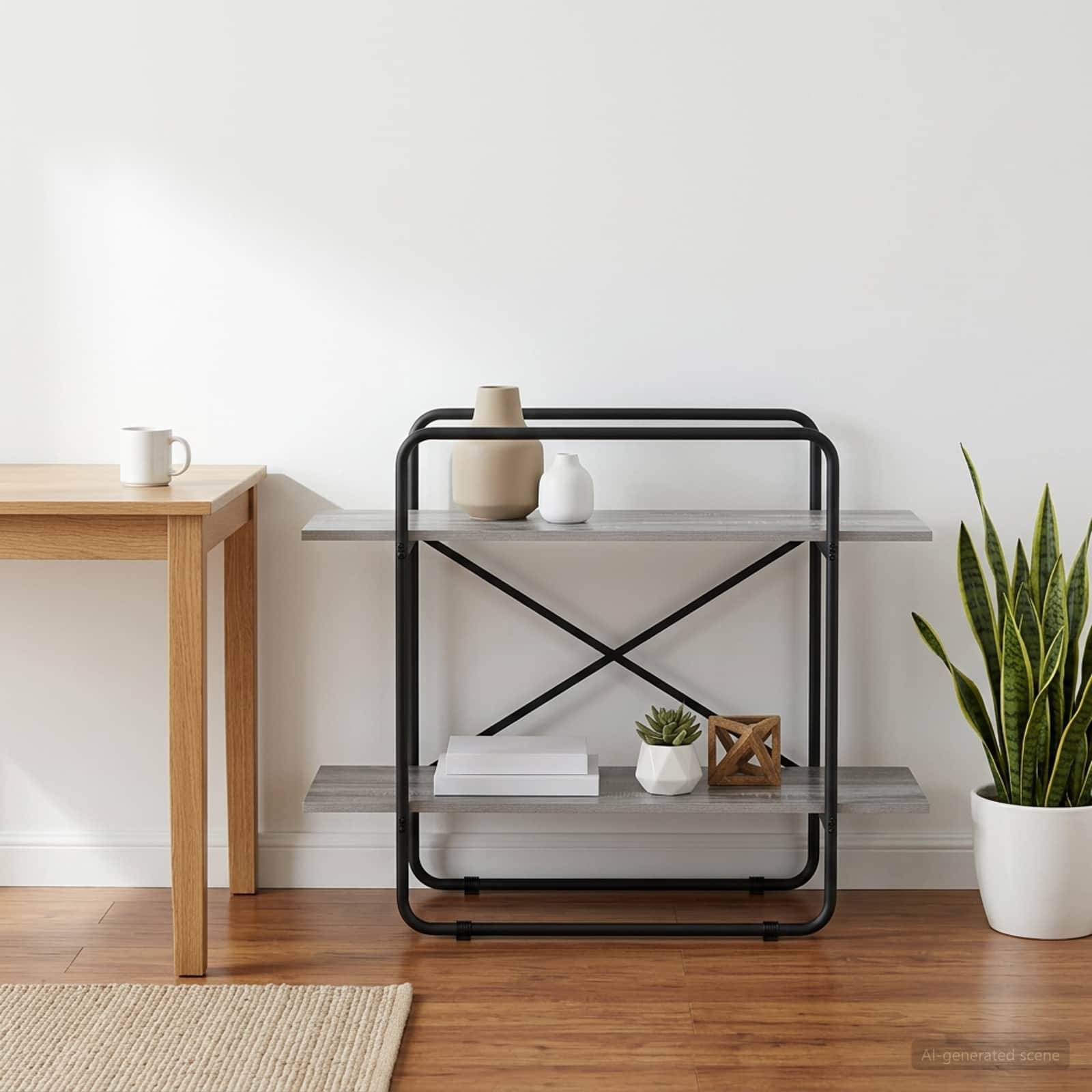 Minimalistisches modernes Zimmer mit einem schwarzen Metallregal, das Vasen, Bücher und Dekorationsgegenstände hält, neben einem Holztisch und einer Topfpflanze vor einer weißen Wand.