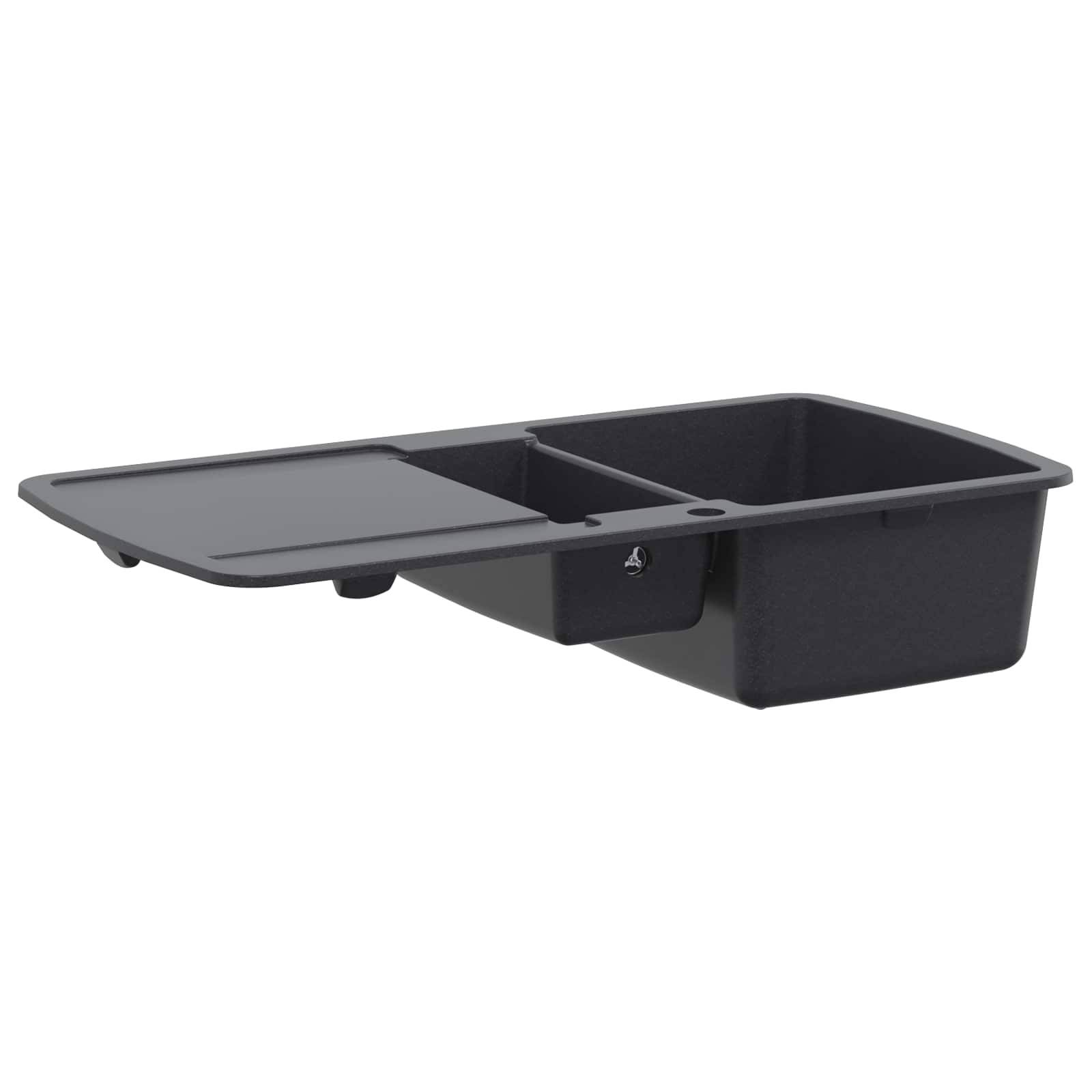 Schwarze Einzelspüle für die Küche mit integrierter Abtropffläche auf der linken Seite und Wasserhahnanschluss, gezeigt auf weißem Hintergrund.